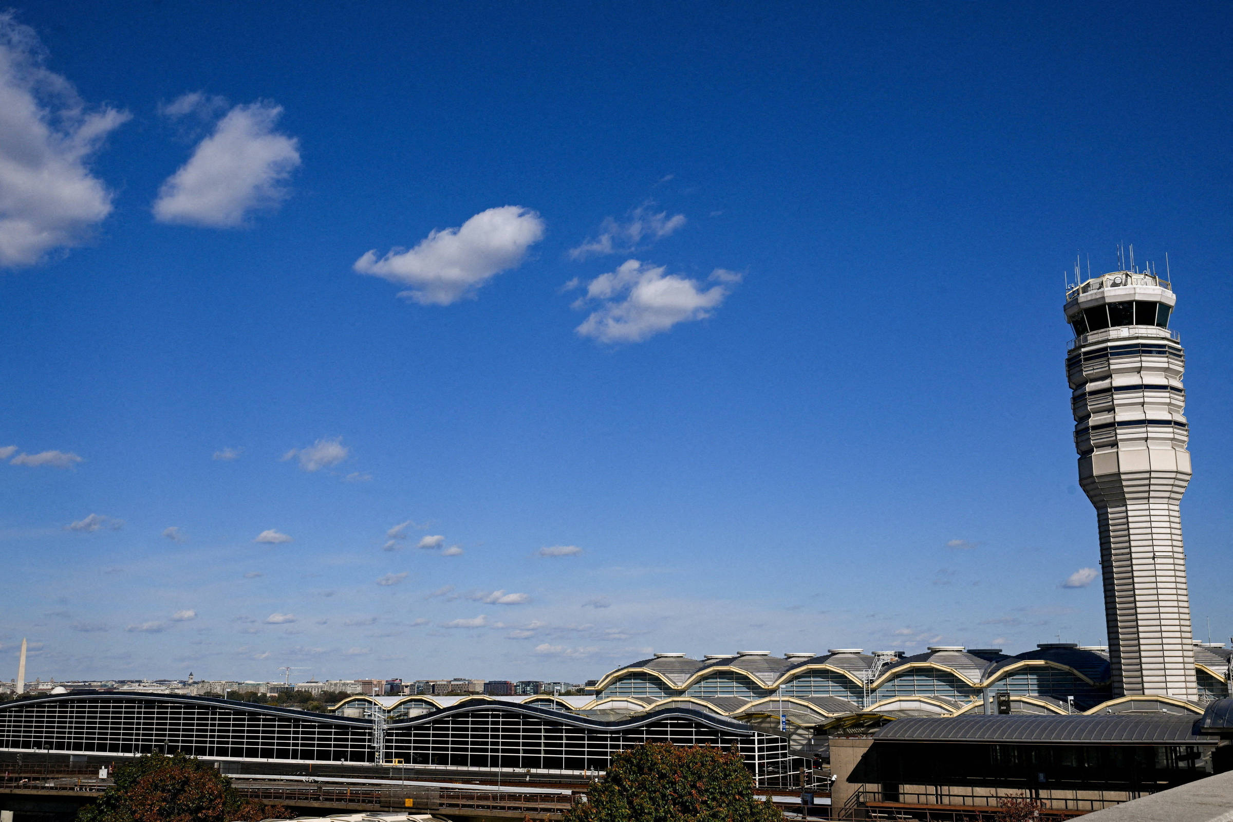 Aeroporto de Washington é paralisado após ameaça de bomba