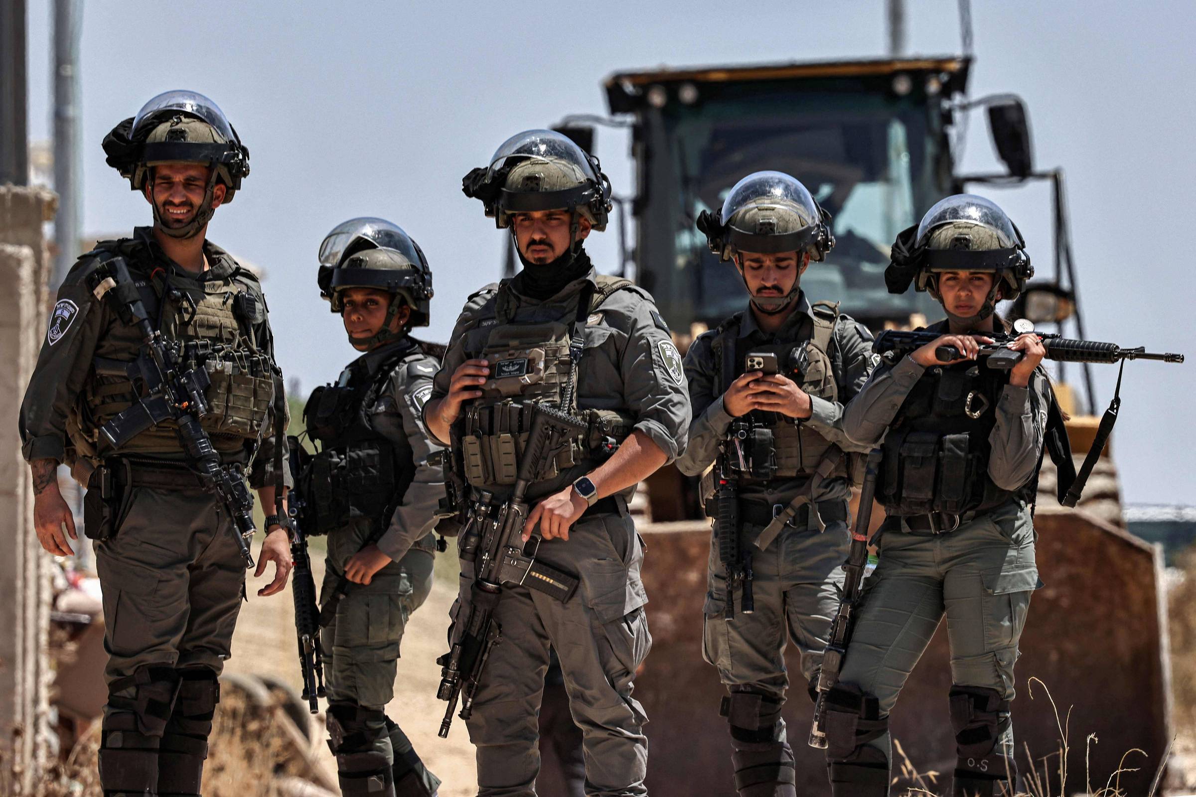 Israel mata dois palestinos acusados de coquetéis molotov