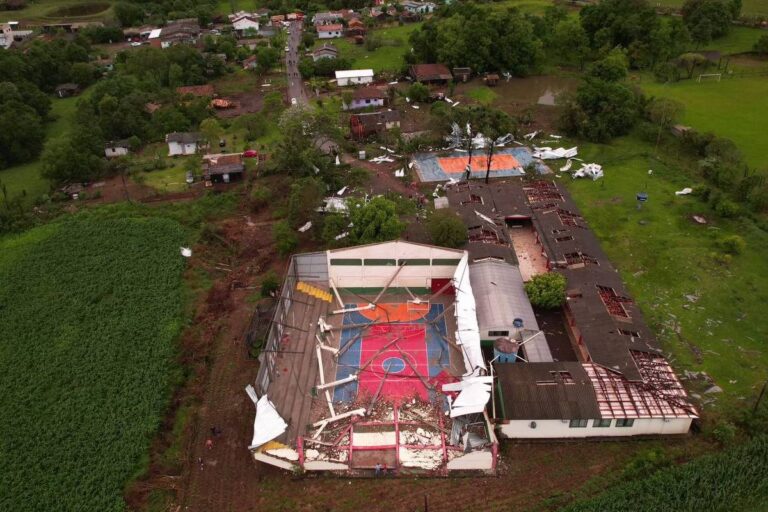 Três tornados atingem o oeste de Santa Catarina