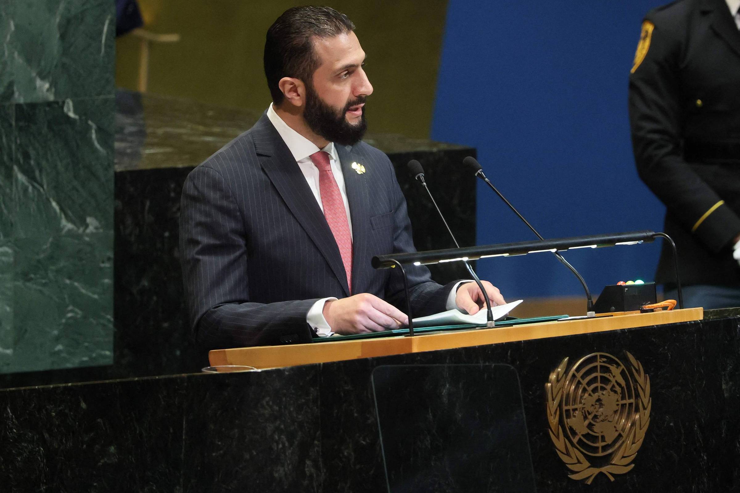 Líder sírio Ahmed al-Sharaa se encontra com Trump em visita histórica