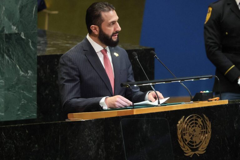 EUA suspendem sanções contra líder sírio Ahmad al-Sharaa