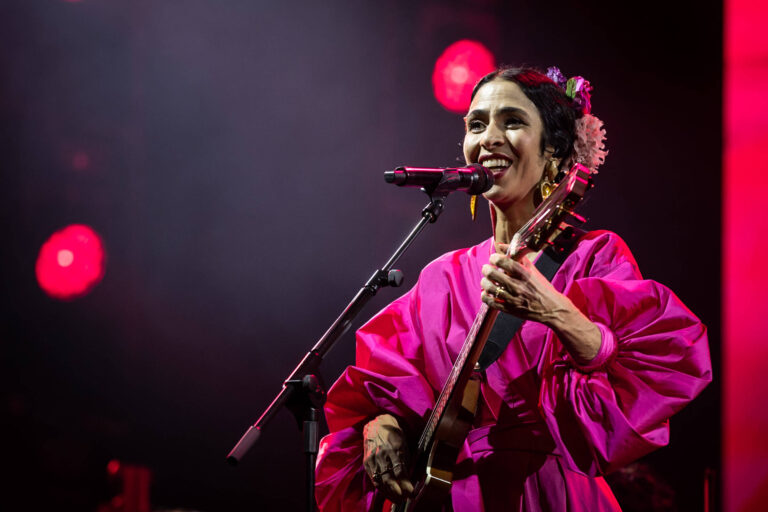 Marisa Monte encanta público com show no Ibirapuera