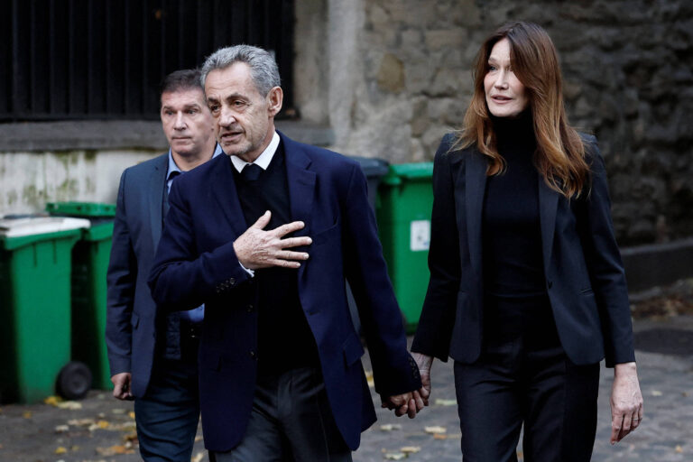 Nicolas Sarkozy é liberado após 20 dias de prisão na França