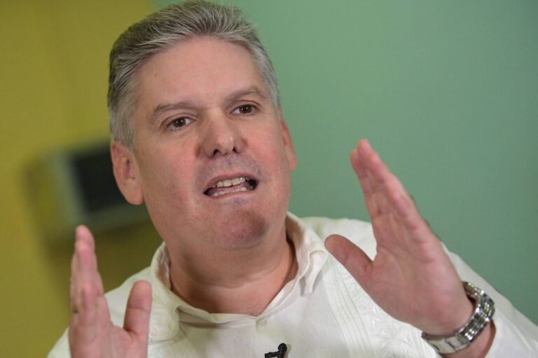 Cuba inicia julgamento de ex-ministro por espionagem e crimes econômicos