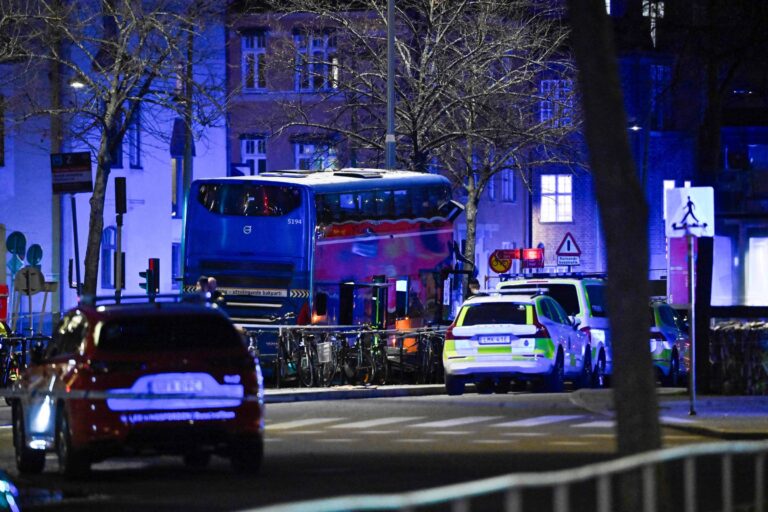 Acidente de ônibus em Estocolmo deixa mortos e feridos