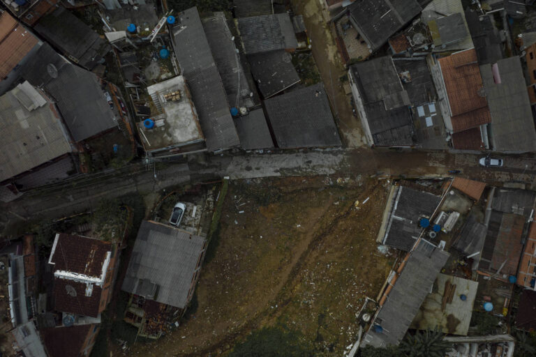 Um quarto das unidades de saúde está em áreas vulneráveis a desastres climáticos