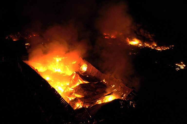Explosão em Ezeiza deixa 22 feridos e provoca incêndio em indústrias