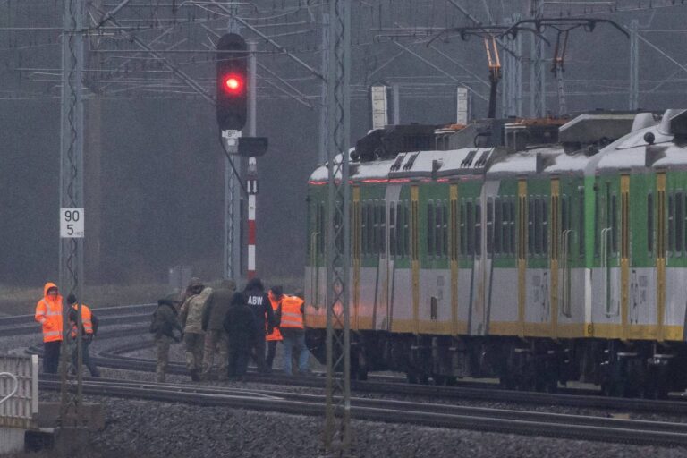 Explosão em ferrovia polonesa usada para armar Ucrânia gera tensão