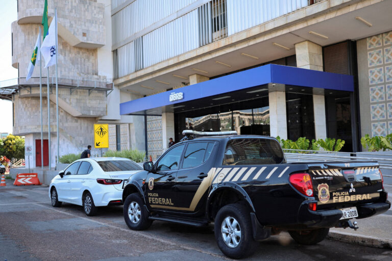 Ações do BRB enfrentam volatilidade após afastamento de executivos