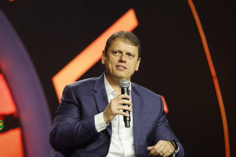 Tarcísio articula no STF para manter Bolsonaro em prisão domiciliar