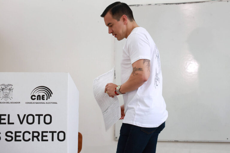 Daniel Noboa exonera ministros após rejeição a bases militares no Equador