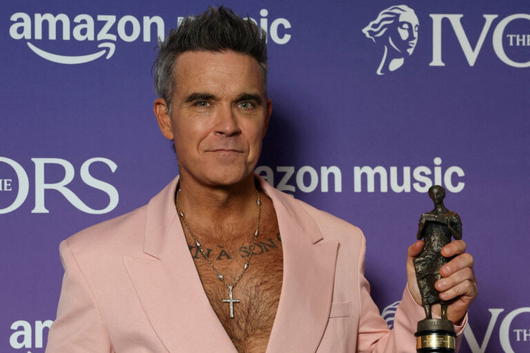 Robbie Williams alerta sobre riscos de medicamentos para emagrecimento
