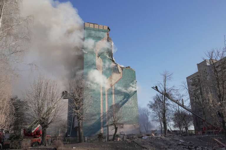 Ataque aéreo russo em Ternopil deixa 16 mortos e gera mobilização de caças na Polônia e Romênia