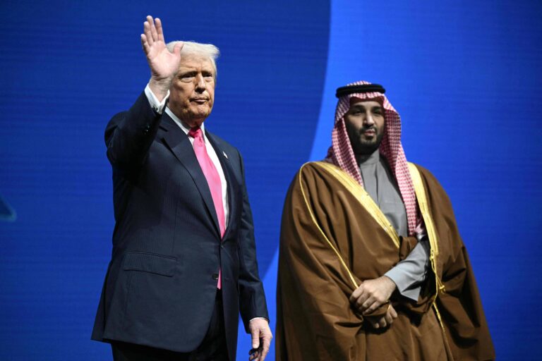 Trump se compromete a ajudar a encerrar conflito no Sudão após pedido saudita
