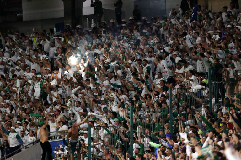 Palmeiras empata com Vitória e permite que Flamengo amplie vantagem