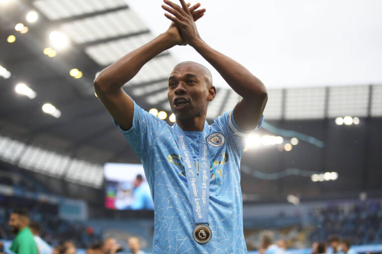 Fernandinho, ex-seleção e Manchester City, anuncia aposentadoria