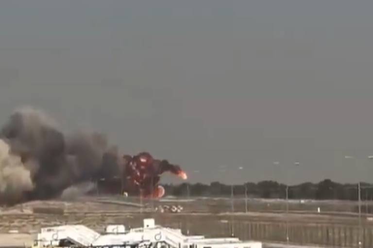 Caça indiano explode durante manobras no Dubai Air Show