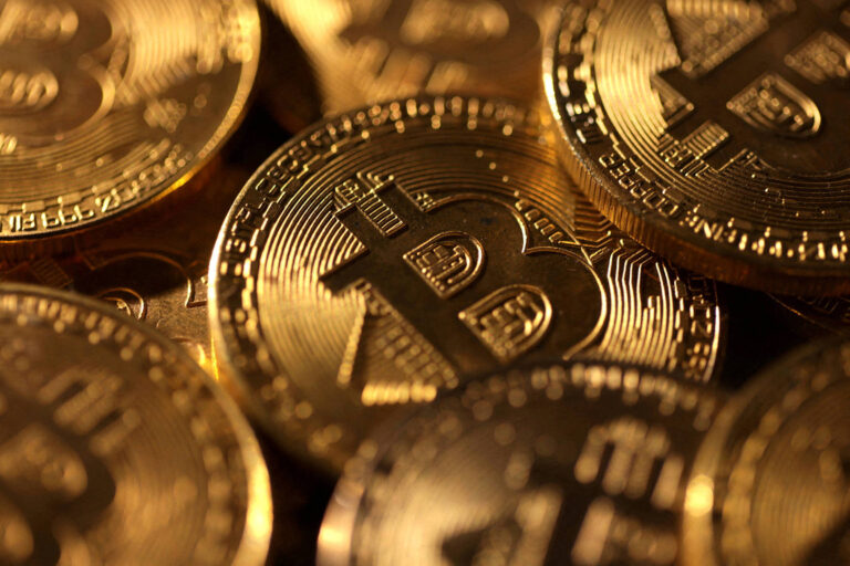 Bitcoin registra queda de 6% e atinge menor valor em sete meses