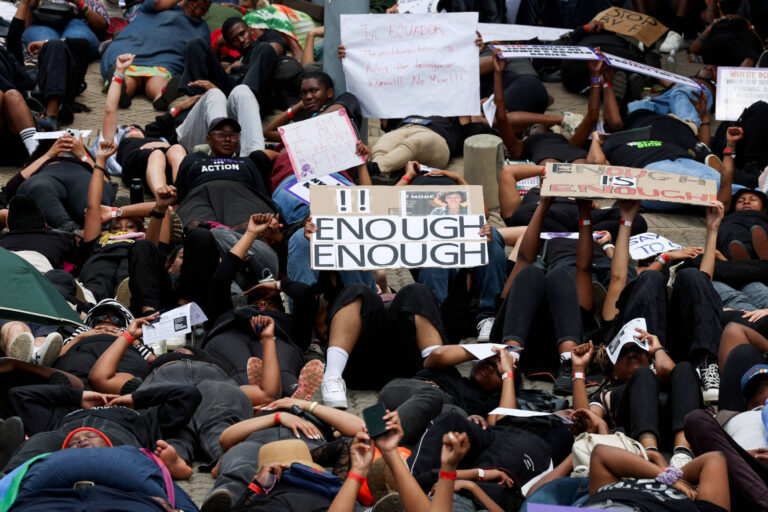 Mulheres sul-africanas realizam greve contra violência de gênero antes do G20