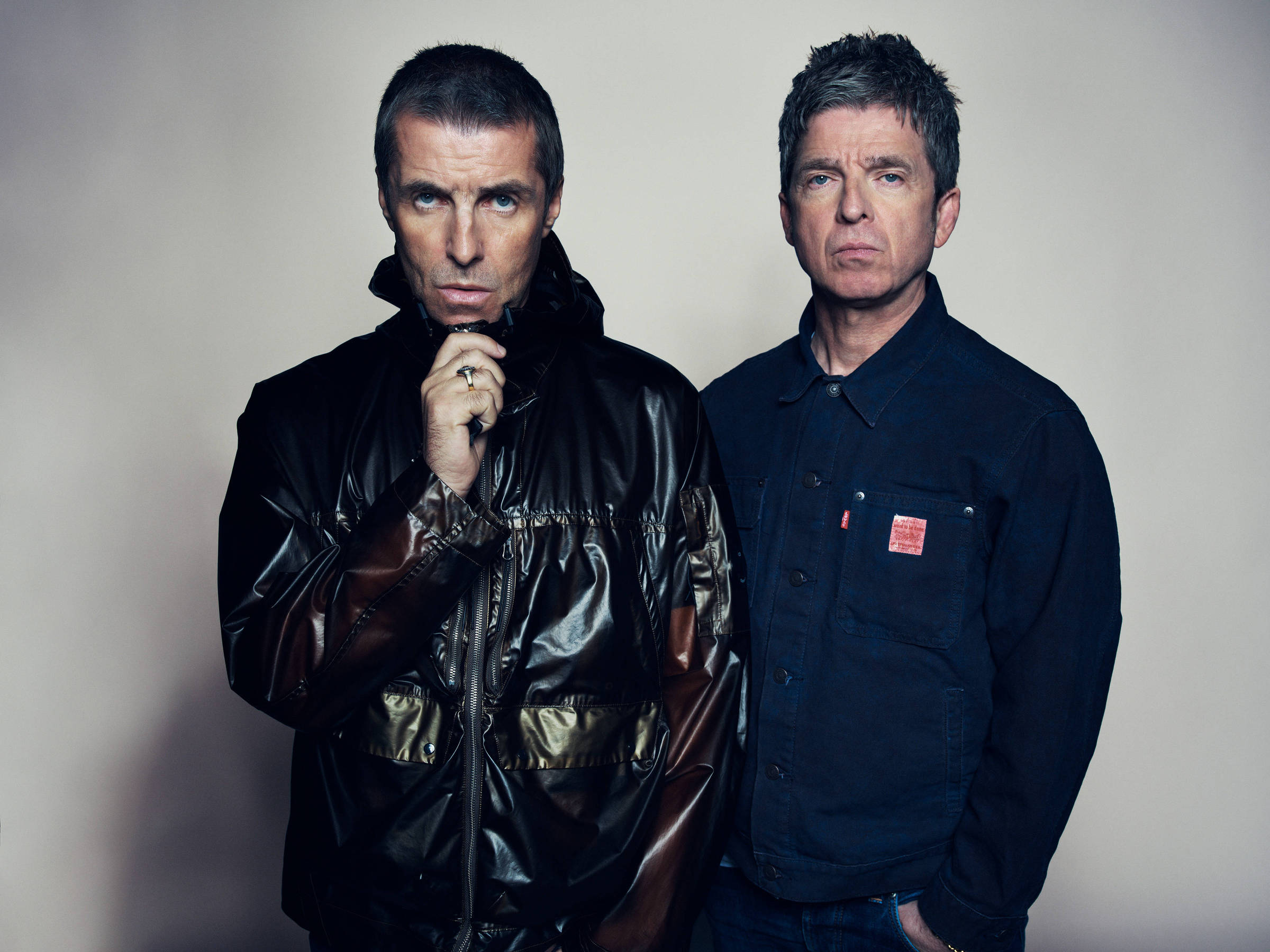 Oasis retorna ao Brasil com shows que reativam a química entre os irmãos Gallagher