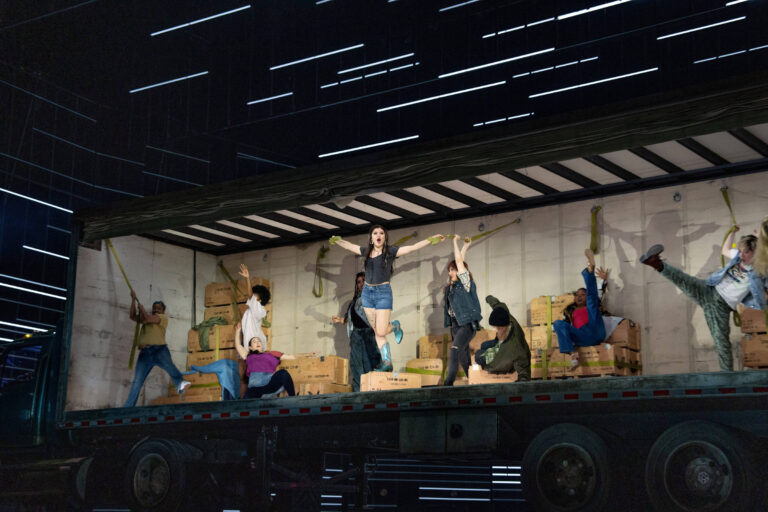 Protesto interrompe apresentação da ópera 'Carmen' no Met Opera de Nova York