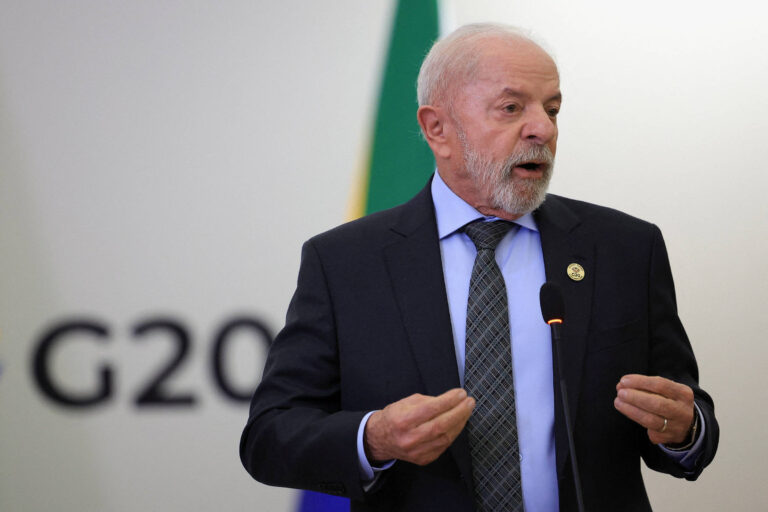 Lula busca diálogo com Trump sobre tensões envolvendo a Venezuela