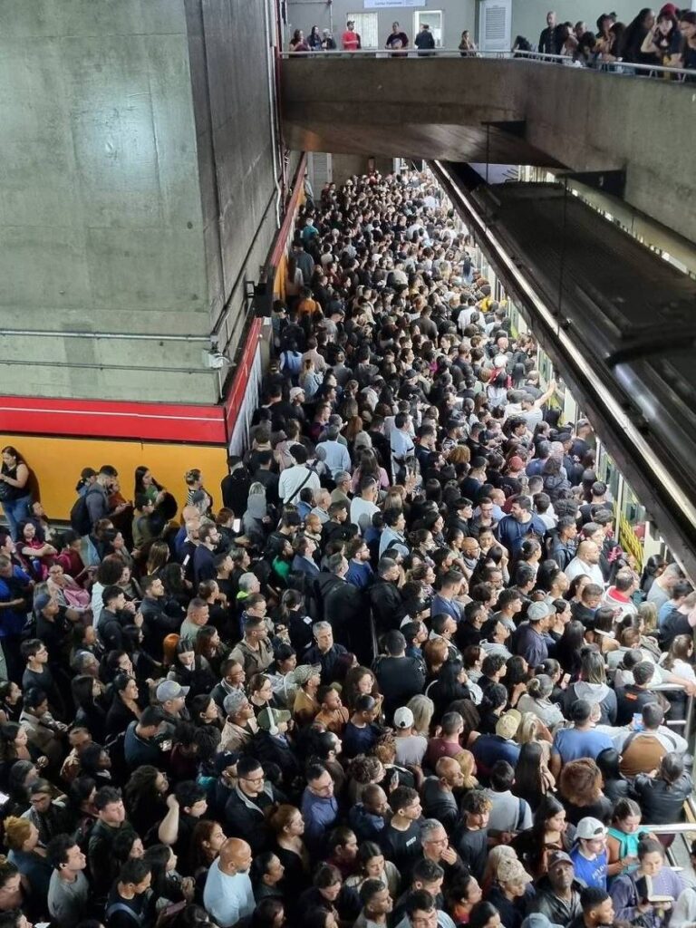 Problema elétrico na linha 11-coral da CPTM afeta metrô de São Paulo