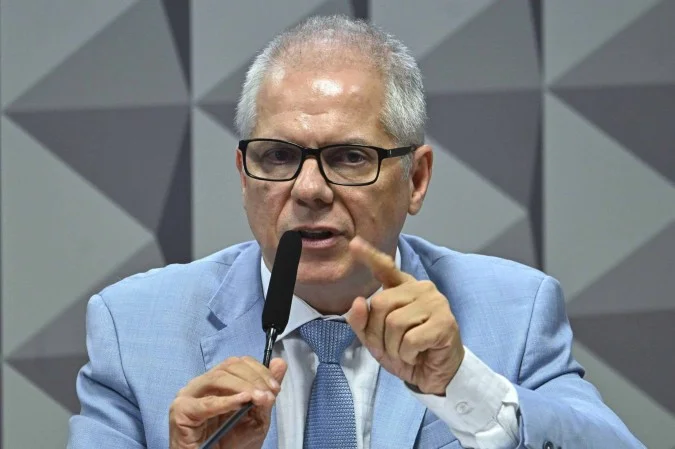 Ex-Presidente do INSS Preso em Operação da PF sobre Fraudes Bilionárias