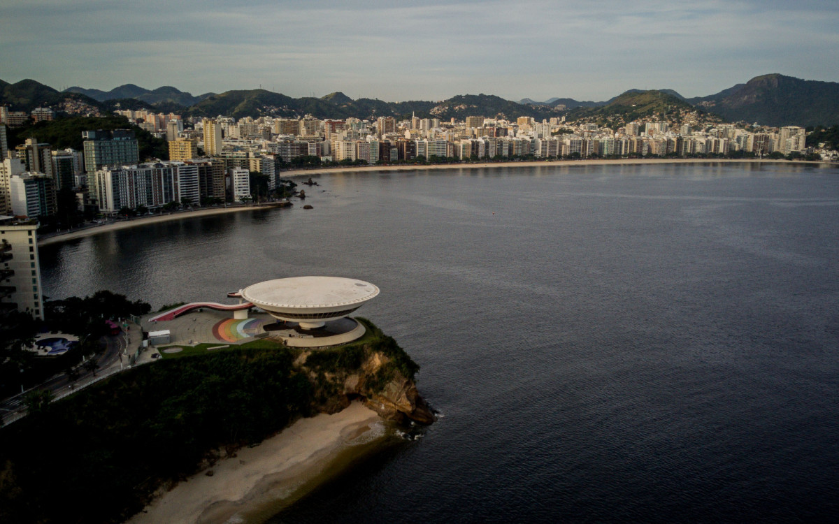 Homeopatia: Niterói Celebra Legado de 185 Anos com Ampliação de Cuidados Integrativos no SUS