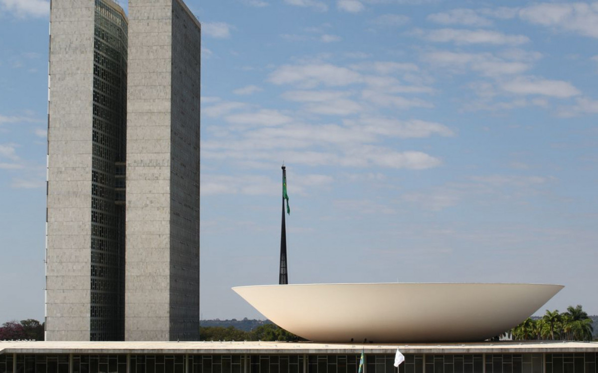 Congresso Abre Caminho para Alívio Financeiro de Estados ao Derrubar Vetos em Programa de Dívidas