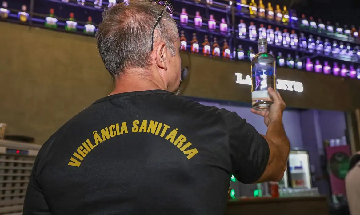 Alerta Nacional: Intoxicação por Metanol sob Investigação em Nove Estados