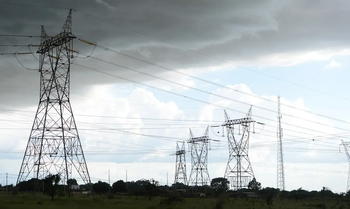Enel SP Aponta Queda em Interrupções de Energia, Mas Aneel Mantém Ceticismo