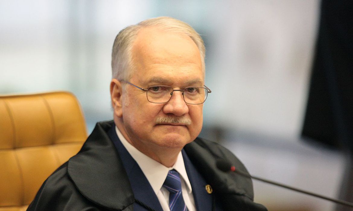 STF Adia Julgamento Crucial sobre Vínculo Empregatício na ‘Uberização’; Futuro do Trabalho em Jogo