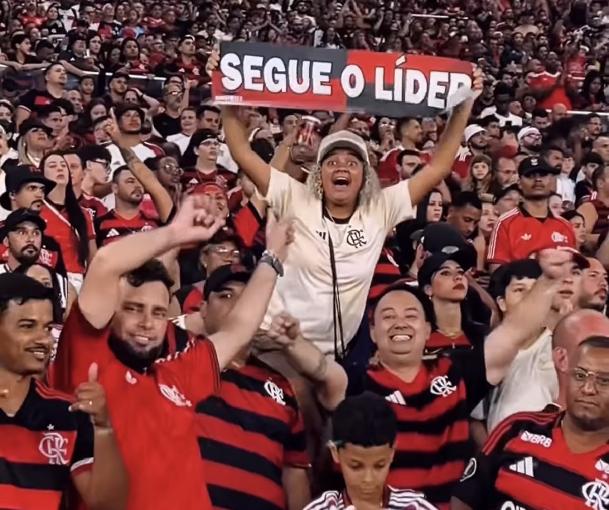 Brasileirão em Chamas: Flamengo Dispara na Liderança e Abel Ferreira Acena para a Desistência