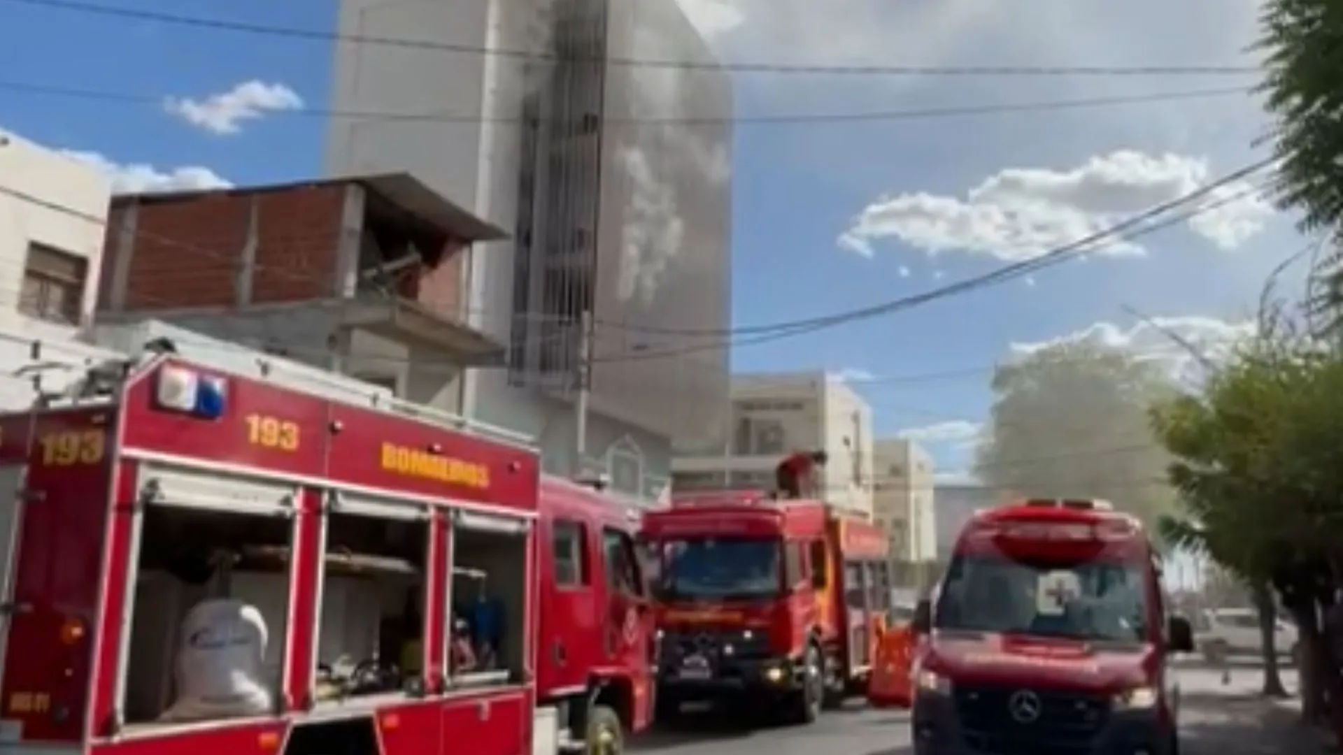 Heróis em Ação: Bombeiros Resgatam Morador em Incêndio no Edifício José Brito, em Caicó