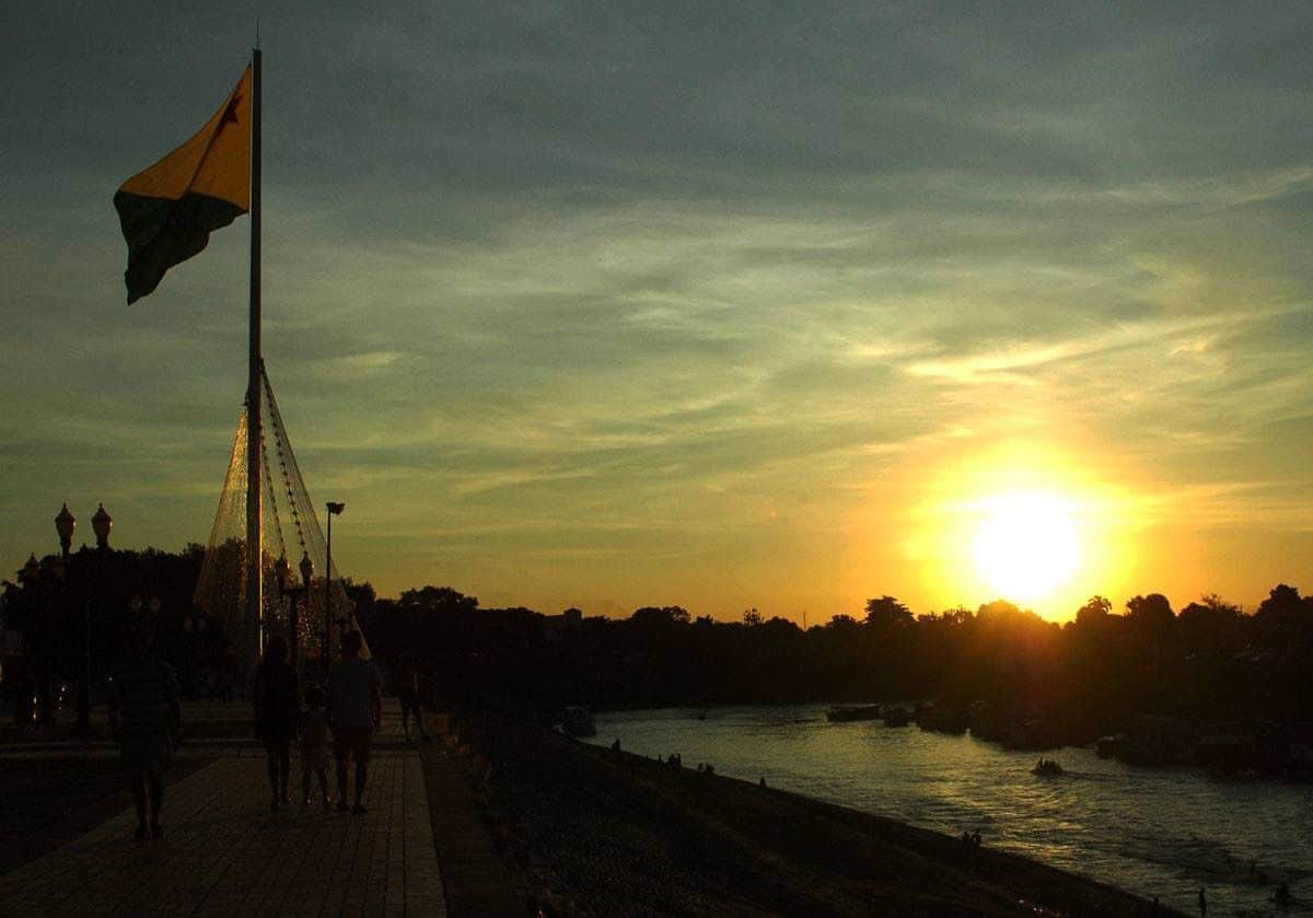 Calor e Ventos Predominam no Acre Neste Sábado, Mas Chuvas Isoladas Podem Surpreender