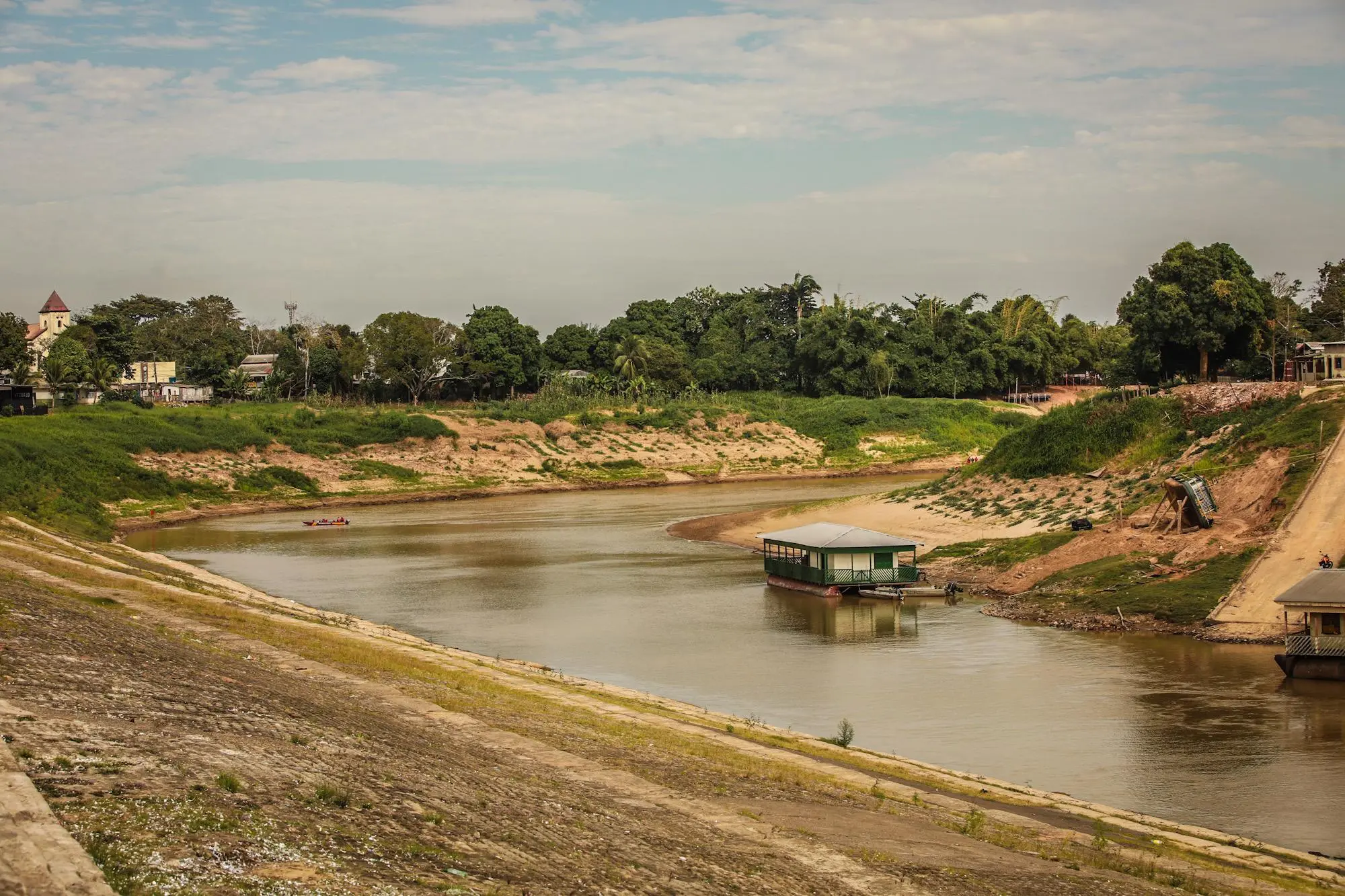Rio Acre Mantém Nível Estável em Rio Branco, Longe das Cotas de Alerta
