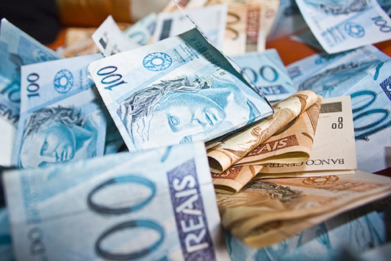 Brasil Lidera Ranking Mundial de Supersalários: R$ 20 Bilhões Desperdiçados em um Ano