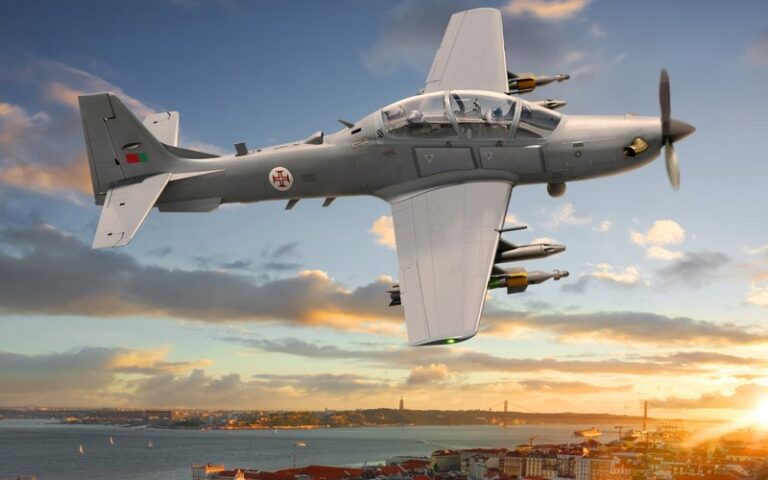 Embraer moderniza Super Tucano para combate a drones