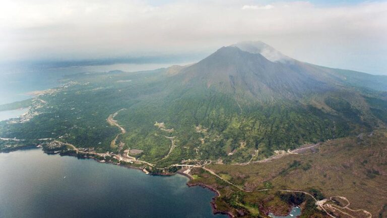 Erupção do vulcão Sakurajima afeta voos no Japão