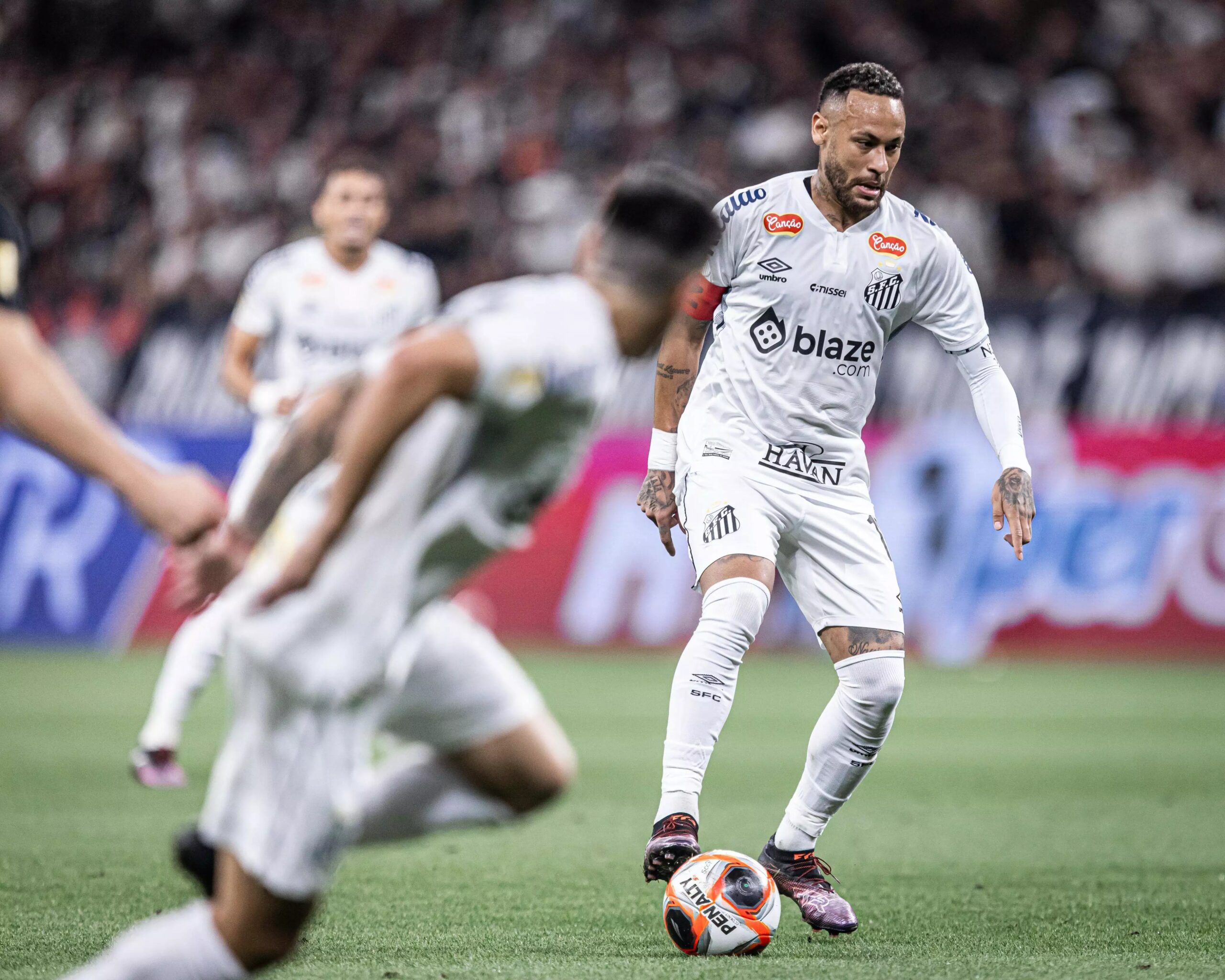 Dúvida Crucial: Neymar Pode Desfalcar o Santos em Clássico Decisivo Contra o Palmeiras?