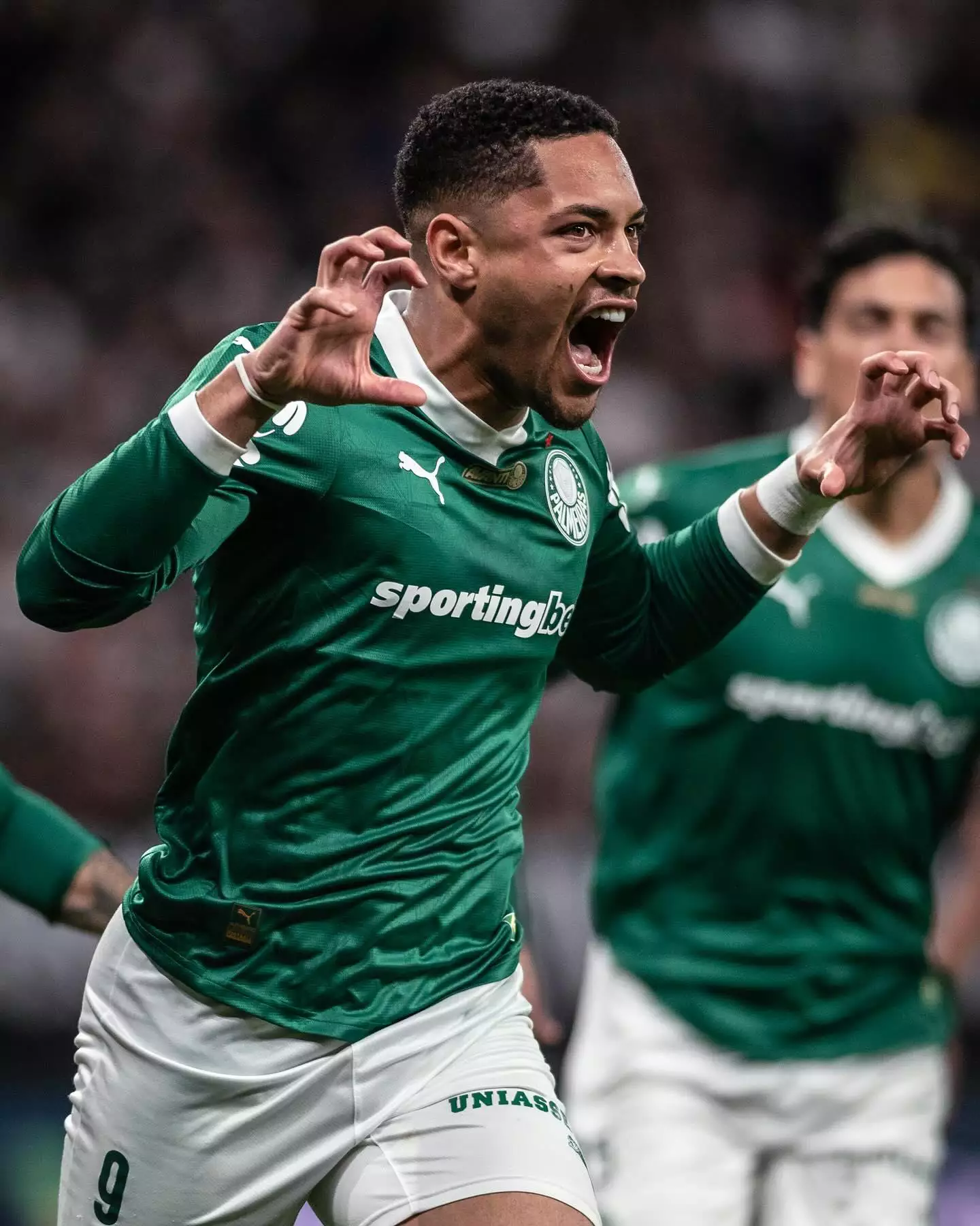 Vitor Roque Brilha, Palmeiras Vence Clássico e Dispara na Liderança do Brasileirão