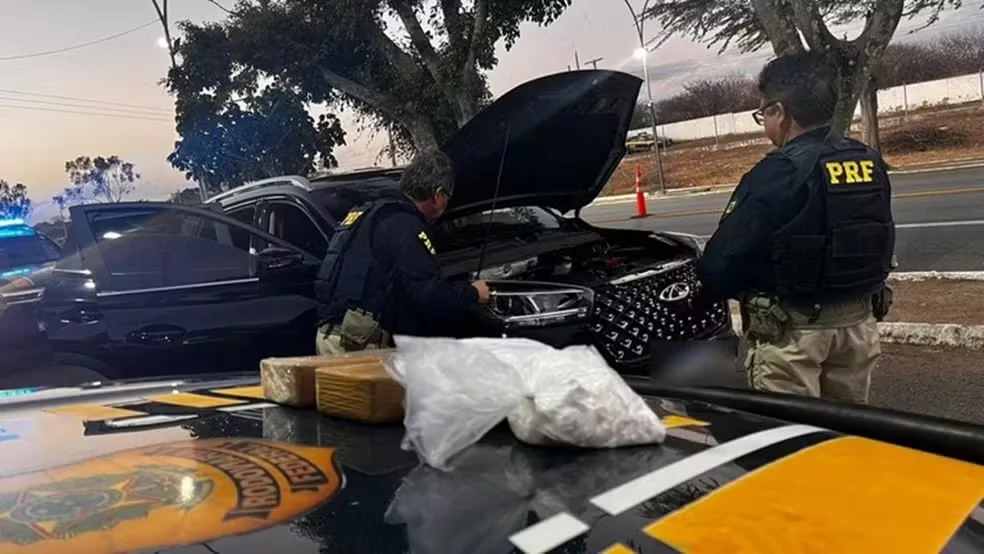 PRF prende suspeito com drogas, carro clonado e documentos falsos na BR-226