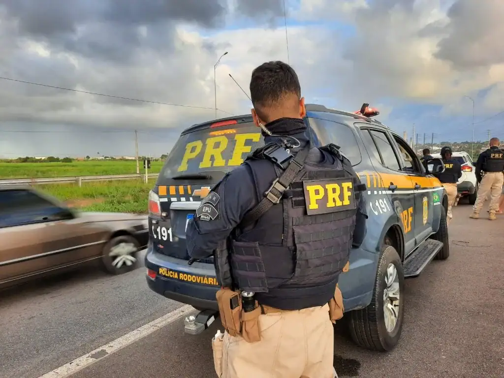 PRF Detém Homem com Motocicleta Adulterada em Cruzeiro do Sul
