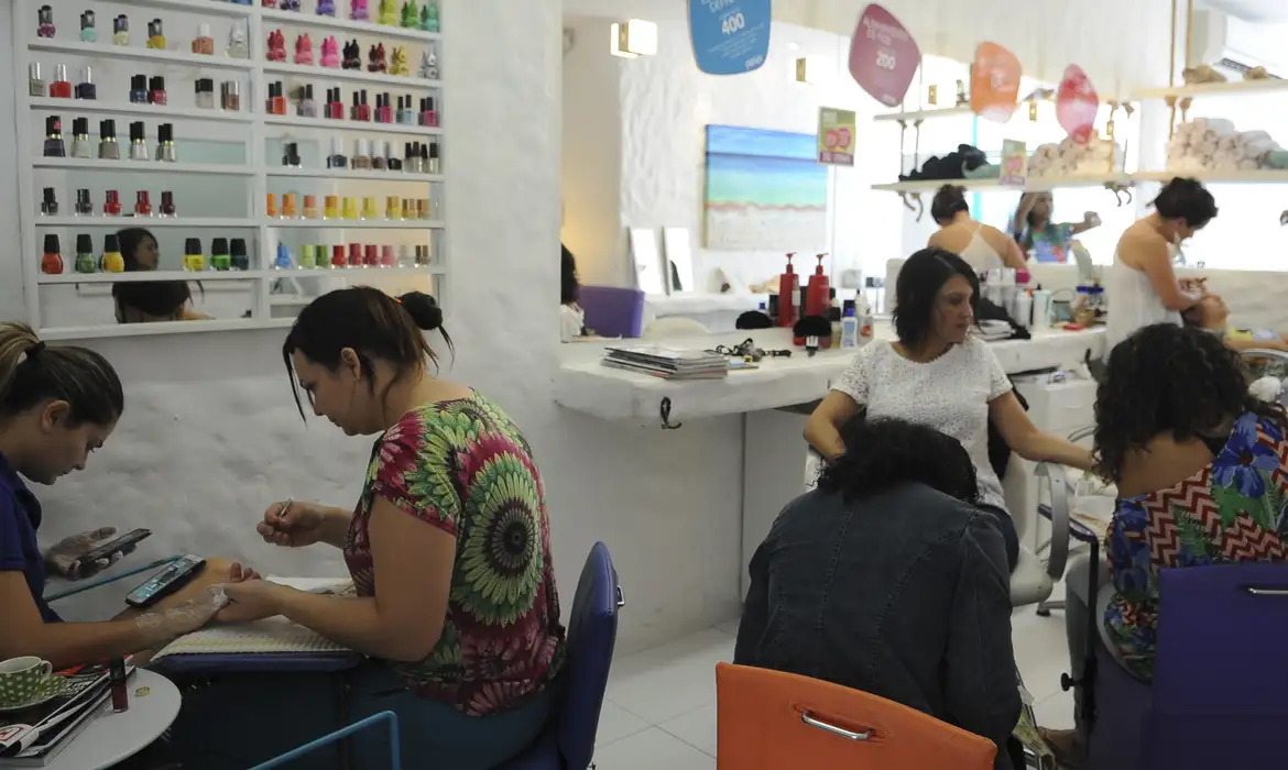 Informalidade Persiste: Apenas um Quarto dos Trabalhadores Autônomos Possui CNPJ no Brasil