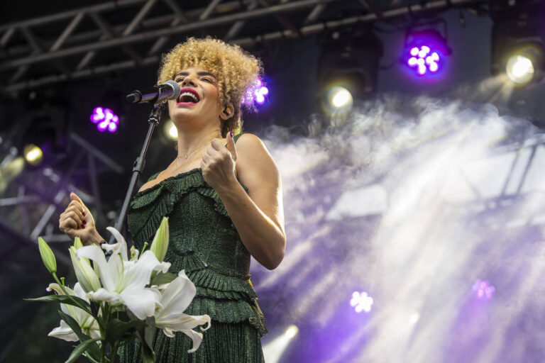 Vanessa da Mata celebra 2025 com show gratuito na Bienal de São Paulo
