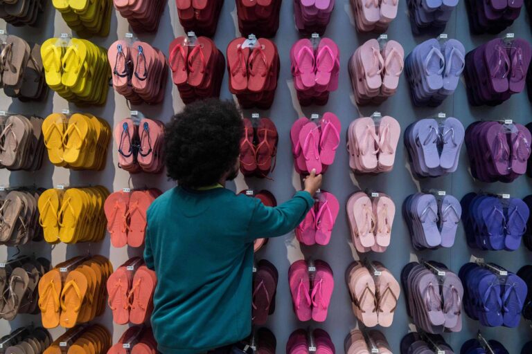 Ações da Alpargatas Sobem 3,5% Após Reversão de Queda por Polêmica com Havaianas