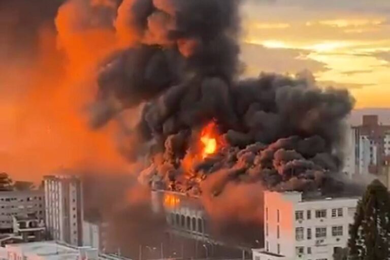 Incêndio Destrói Andares do Colégio Marista em Santa Maria (RS)