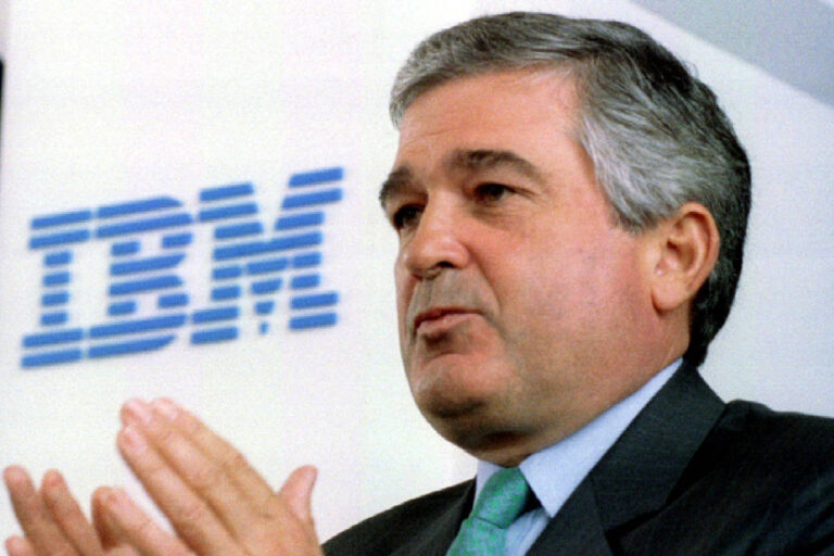 Louis Gerstner Revoluciona IBM e Deixa Legado Duradouro aos 83