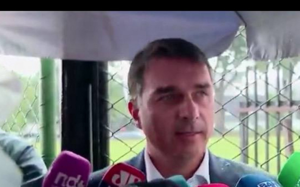 Crise Apaziguada? Flávio Bolsonaro Pede Desculpas a Michelle Após Críticas Sobre Aliança no Ceará
